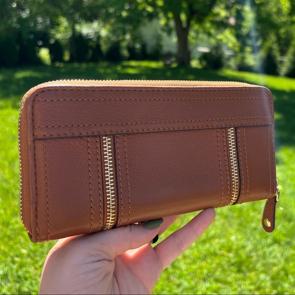 Michael Kors Hamilton Satchel w/Matching Wallet (Cognac) - Picture 7 of 10